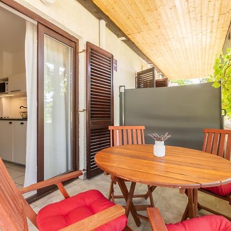 Apartments Vladan With Terrace Башка Екстер'єр фото