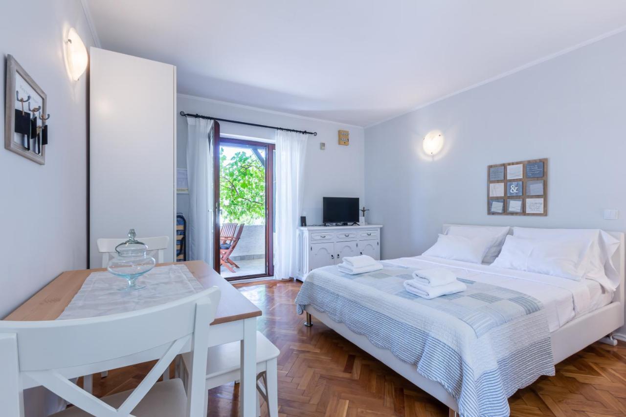 Apartments Vladan With Terrace Башка Екстер'єр фото