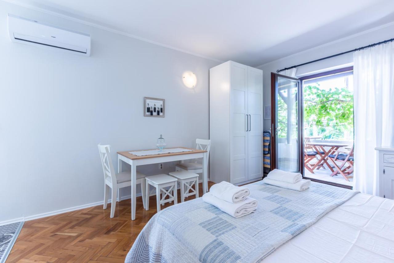 Apartments Vladan With Terrace Башка Екстер'єр фото