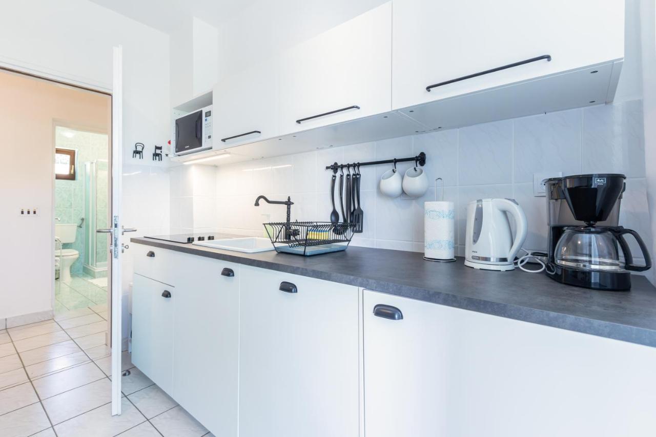 Apartments Vladan With Terrace Башка Екстер'єр фото