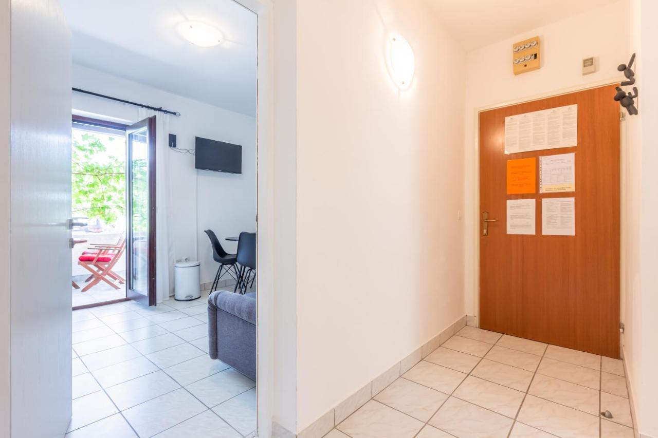Apartments Vladan With Terrace Башка Екстер'єр фото