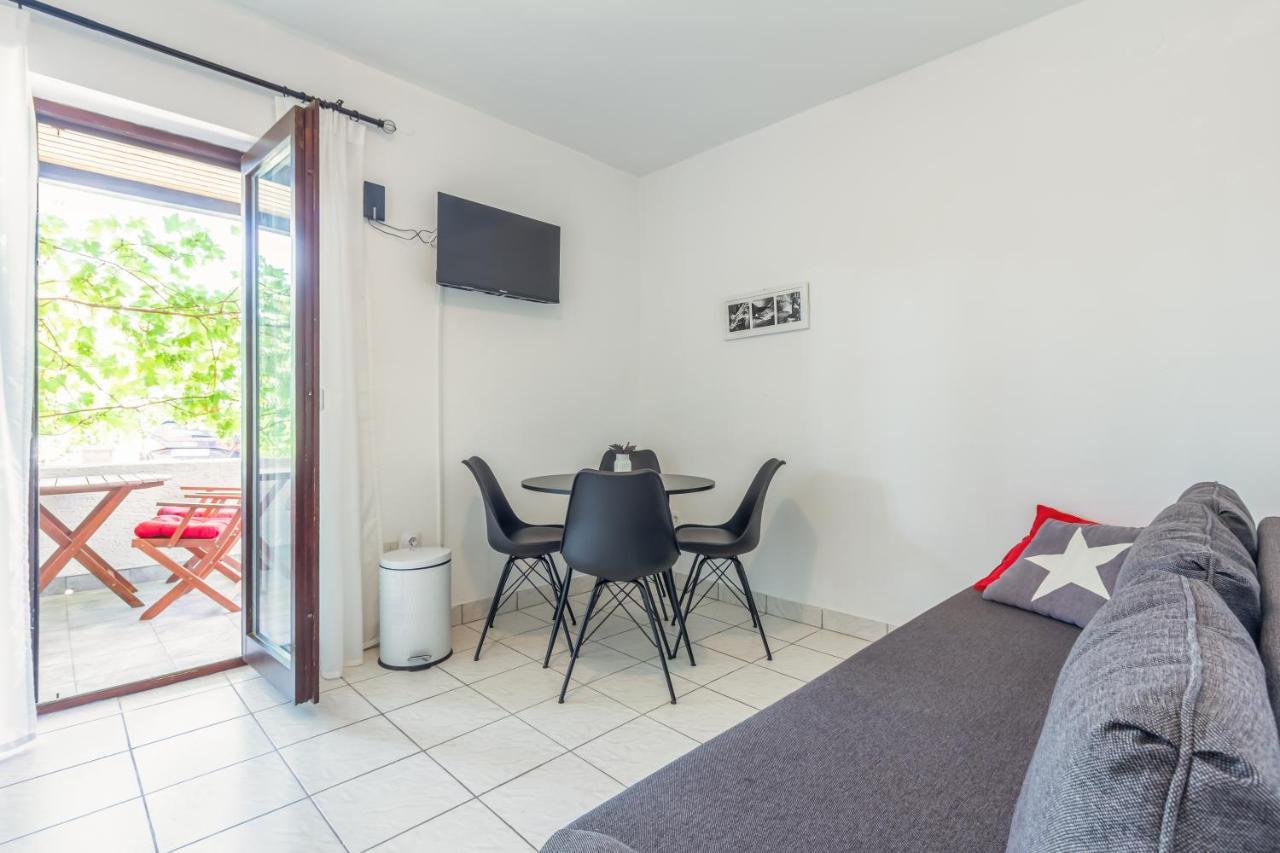 Apartments Vladan With Terrace Башка Екстер'єр фото